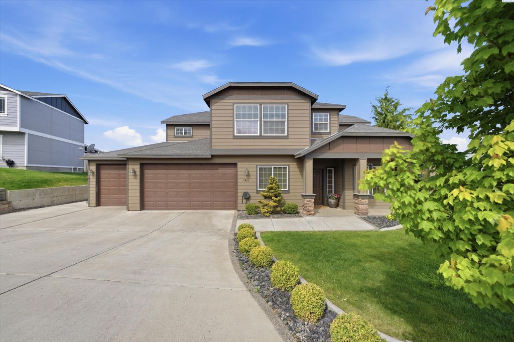 Photo of 1421 Mazzard Ave, West Richland, WA 99353 (MLS # 292840)