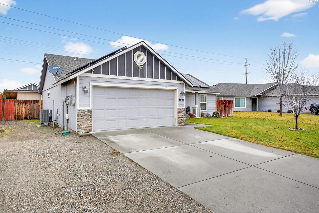 Photo of 3605 Estrella Dr, Pasco, WA 99301 (MLS # 289284)