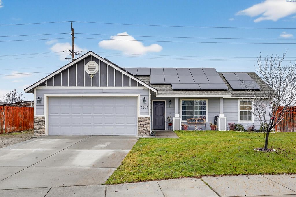 Photo of 3605 Estrella Dr, Pasco, WA 99301 (MLS # 289284)