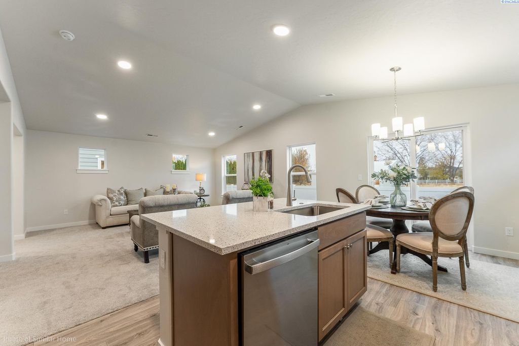 Photo of 680 Snowking, Richland, WA 99352 (MLS # 292632)