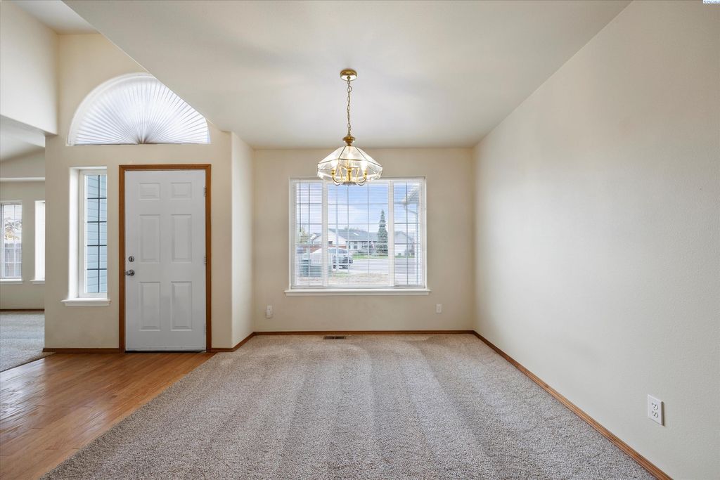 Photo of 2002 W 21st Ct, Kennewick, WA 99337 (MLS # 288790)