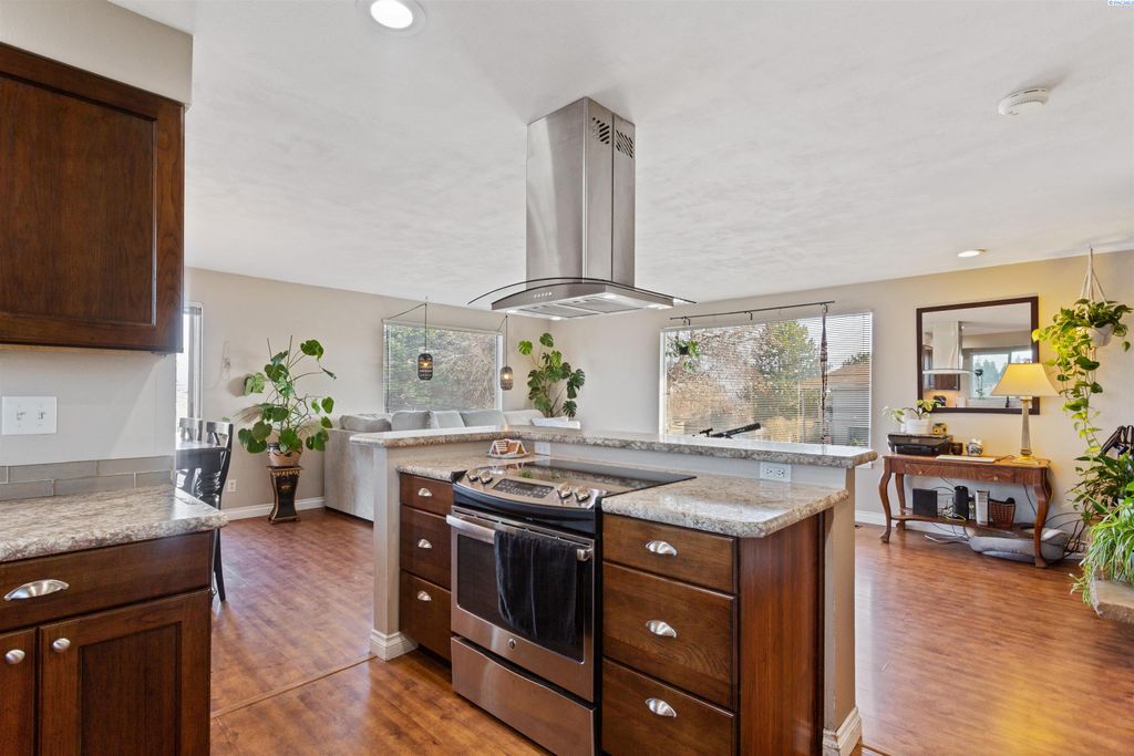 Photo of 1205 N Tweedt St, Kennewick, WA 99336 (MLS # 289875)