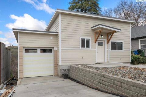 Photo of 307 E Thorn St, Colfax, WA 99111 (MLS # 289038)