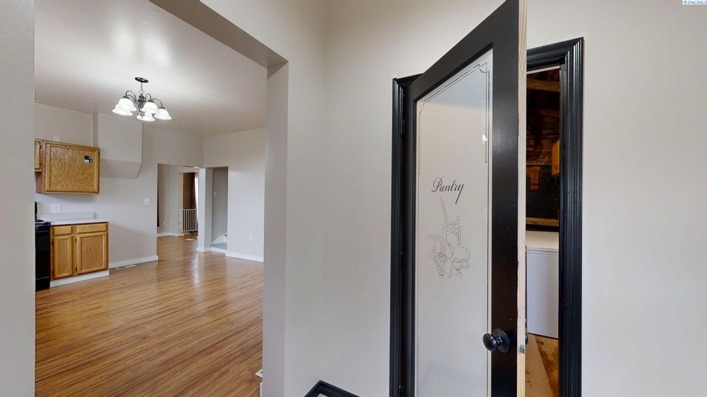 Photo of 420 E Houghton St, Palouse, WA 99161 (MLS # 290004)