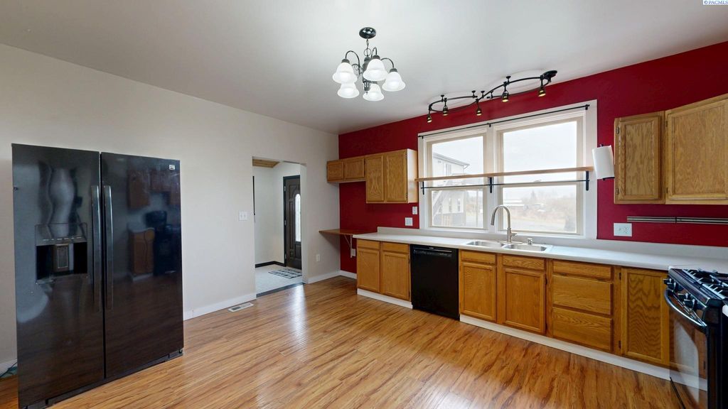 Photo of 420 E Houghton St, Palouse, WA 99161 (MLS # 290004)