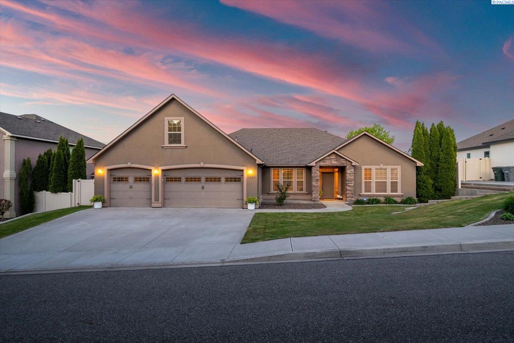 Photo of 1352 Apple Cider Ct, Richland, WA 99352 (MLS # 292324)
