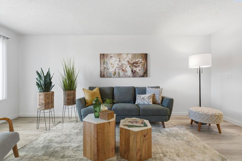 Photo of 3121 W Hood Avenue #H-102, Kennewick, WA 99336 (MLS # 292829)