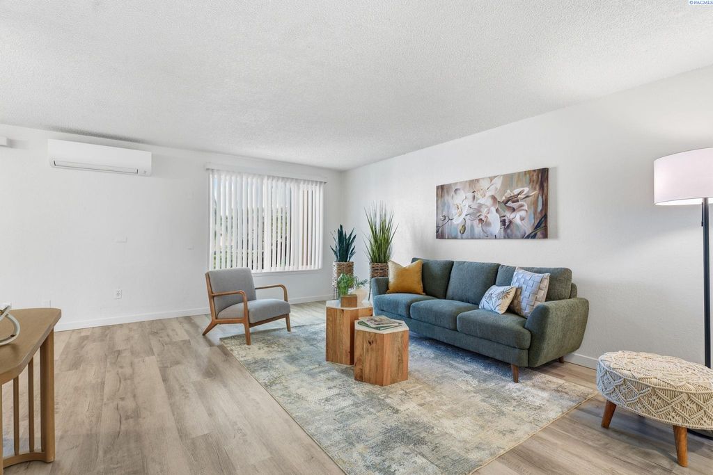 Photo of 3121 W Hood Avenue #H-102, Kennewick, WA 99336 (MLS # 292829)