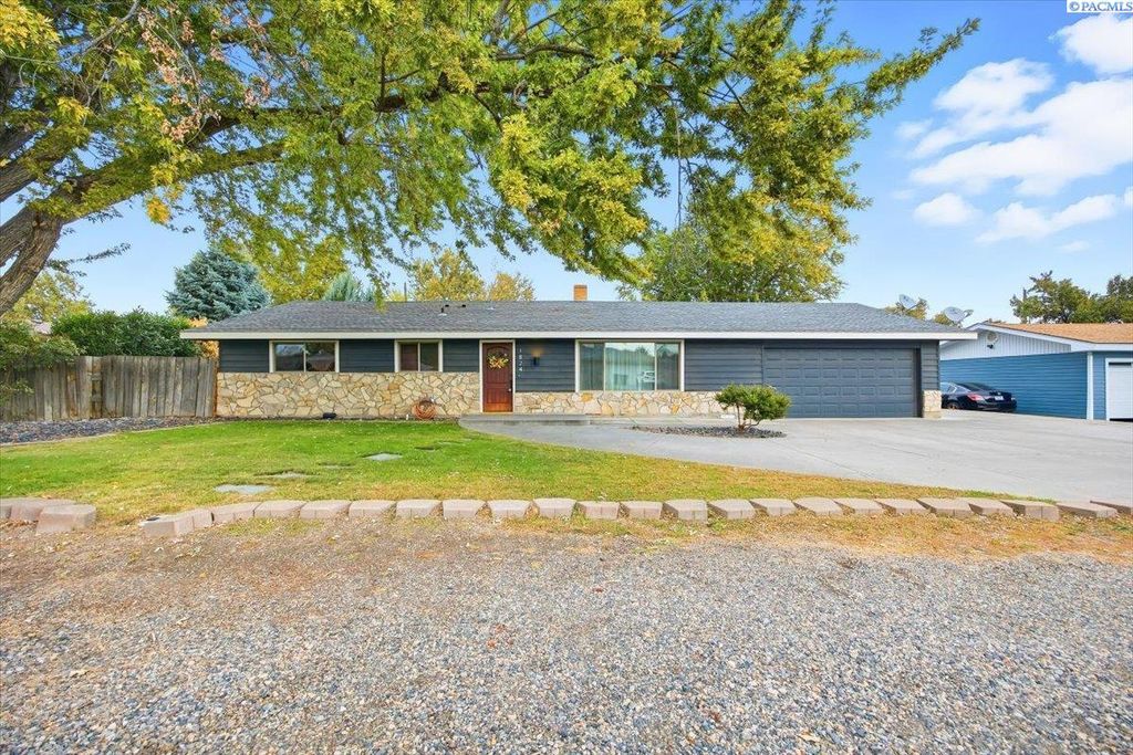 Photo of 1824 W 18th Ave, Kennewick, WA 99337 (MLS # 288306)