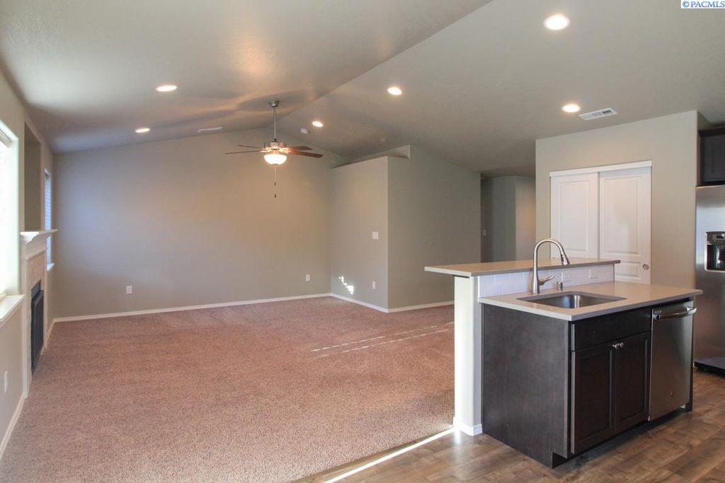 Photo of 2937 Cashmere Drive, Richland, WA 99352 (MLS # 291052)