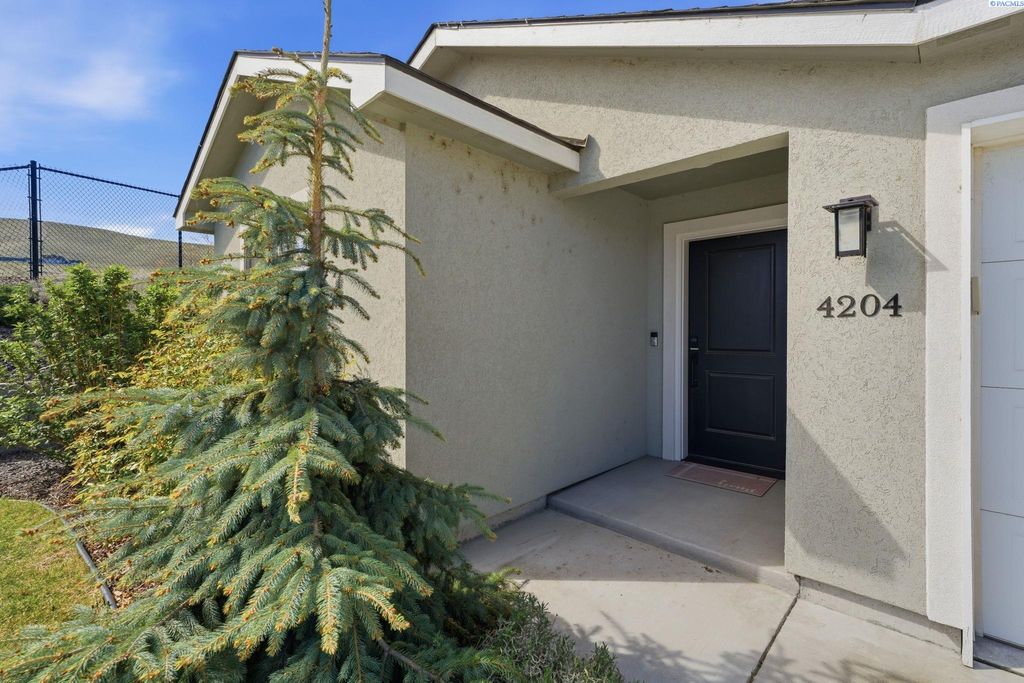 Photo of 4204 S Anderson Pl, Kennewick, WA 99337 (MLS # 291909)