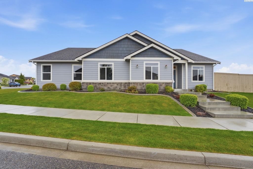 Photo of 1187 N Nevada St, Kennewick, WA 99336 (MLS # 292460)