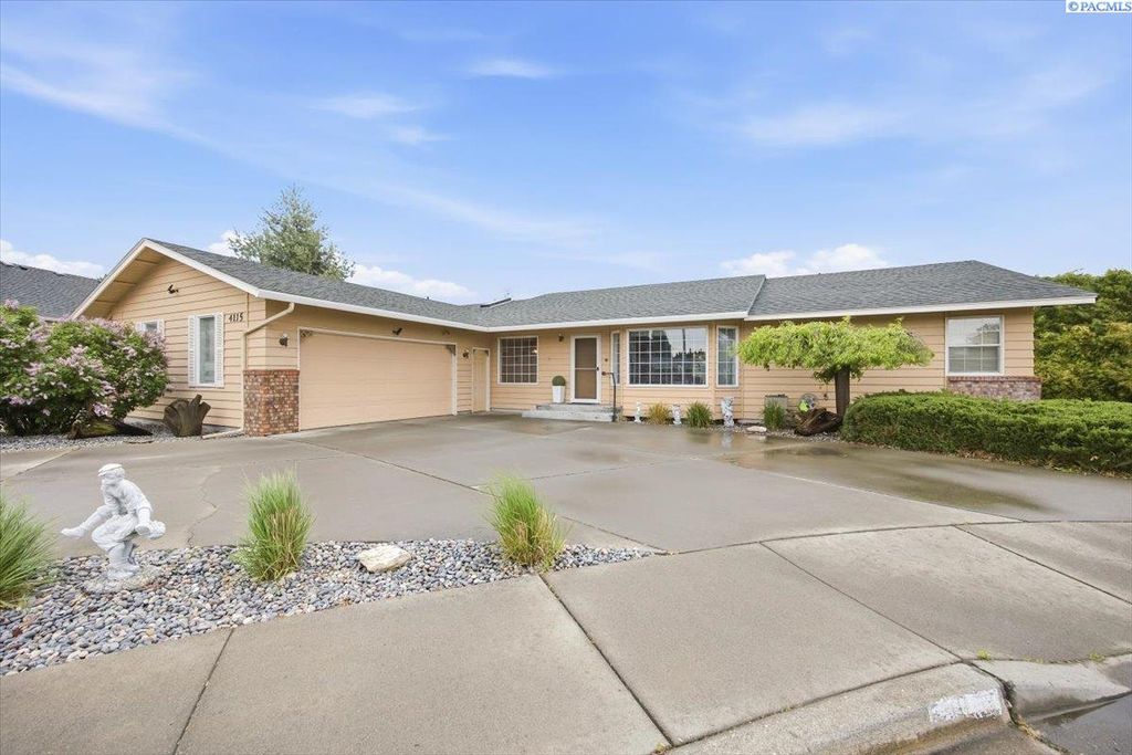 Photo of 4115 Vista Pl, Pasco, WA 99301 (MLS # 292393)