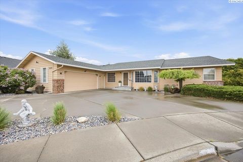 Photo of 4115 Vista Pl, Pasco, WA 99301 (MLS # 292393)
