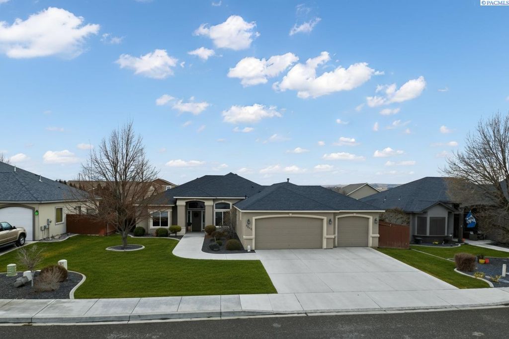 Photo of 8807 West Bruneau Avenue, Kennewick, WA 99336 (MLS # 290646)