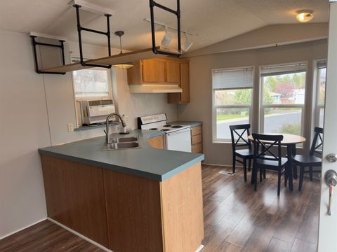 Photo of 260 NW Golden Hills #42, Pullman, WA 99163 (MLS # 292072)