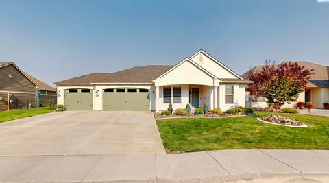Photo of 2900 Crosswater Loop, Richland, WA 99354 (MLS # 287964)