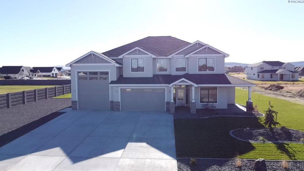 Photo of 12716 Rock Creek Drive, Pasco, WA 99301 (MLS # 288639)