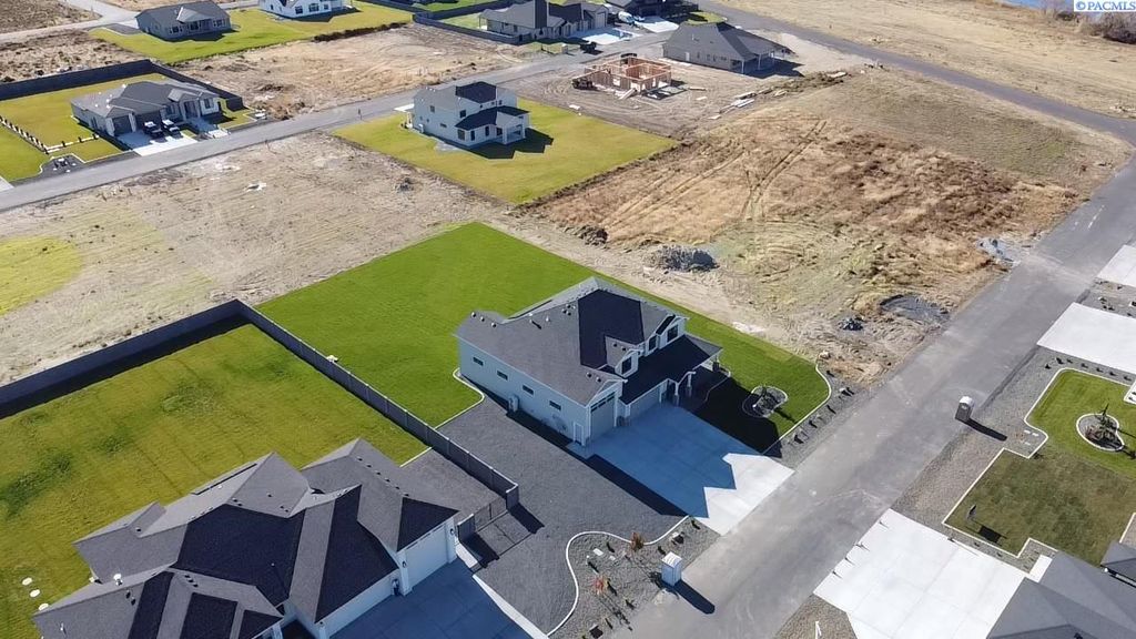 Photo of 12716 Rock Creek Drive, Pasco, WA 99301 (MLS # 288639)