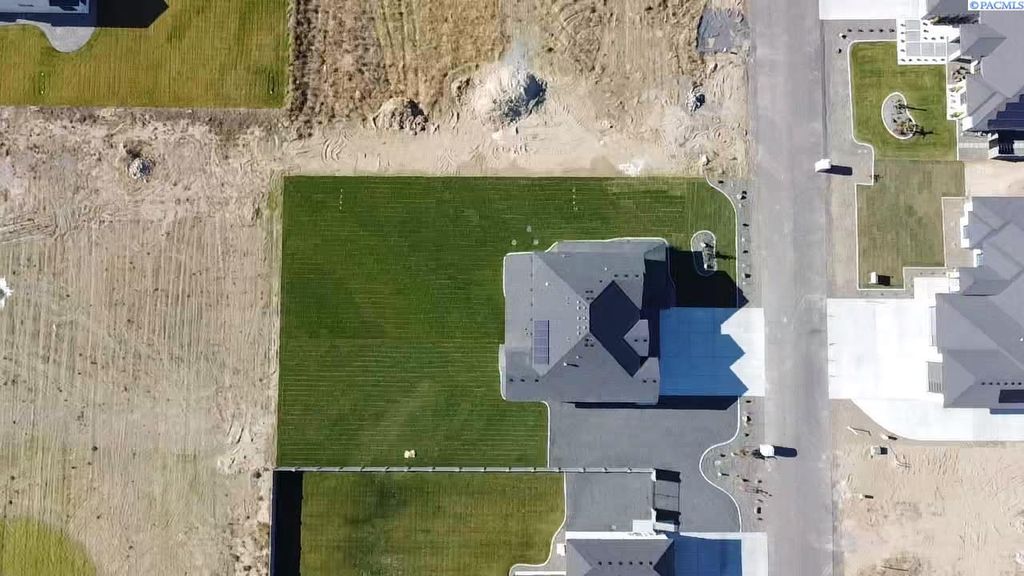 Photo of 12716 Rock Creek Drive, Pasco, WA 99301 (MLS # 288639)