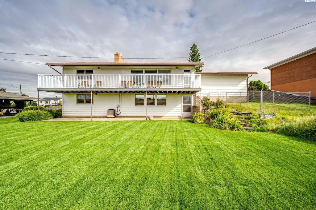 Photo of 702 E Southview Ave, Colfax, WA 99111 (MLS # 287946)