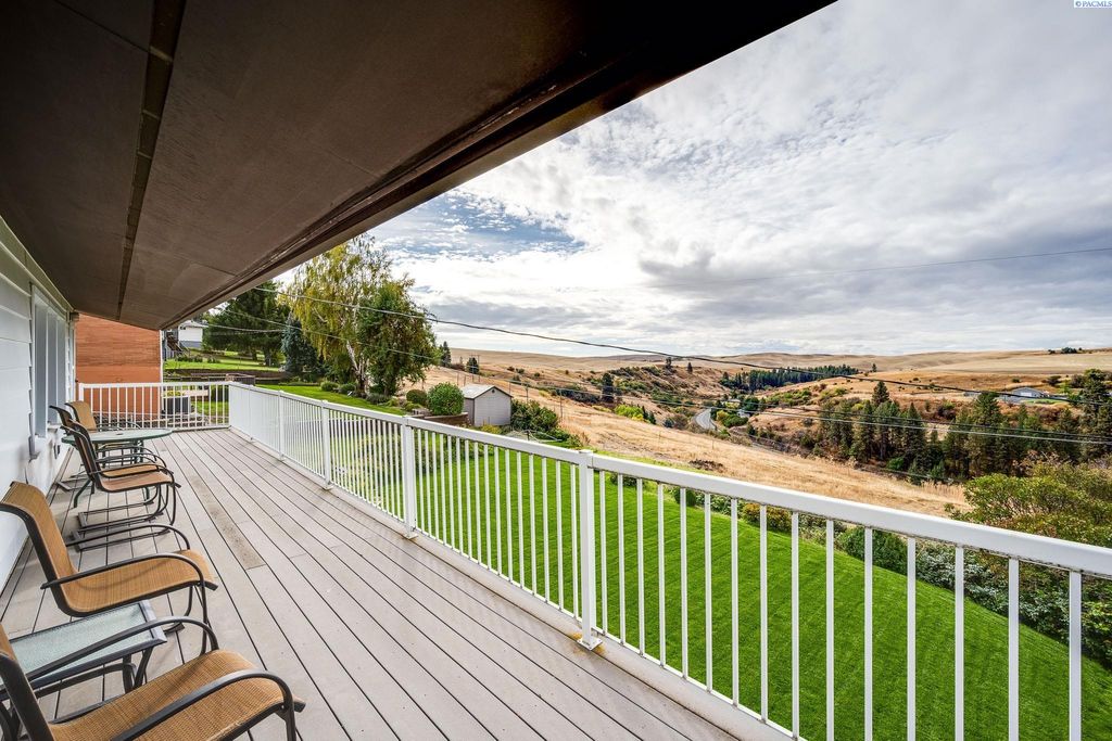 Photo of 702 E Southview Ave, Colfax, WA 99111 (MLS # 287946)