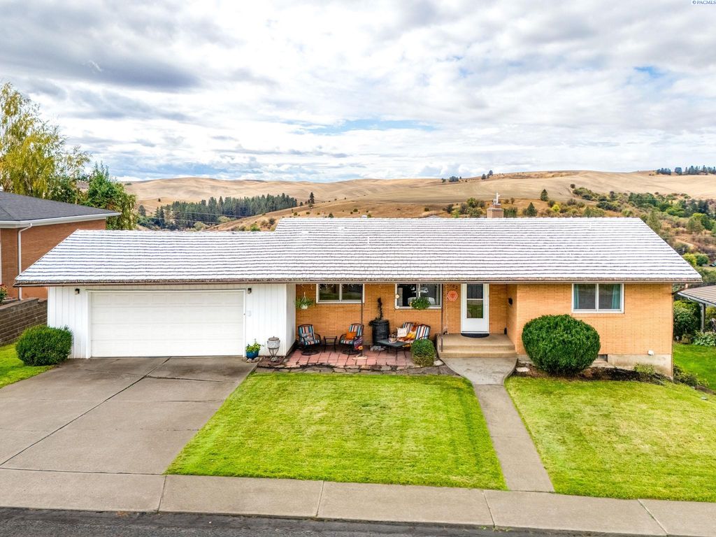Photo of 702 E Southview Ave, Colfax, WA 99111 (MLS # 287946)