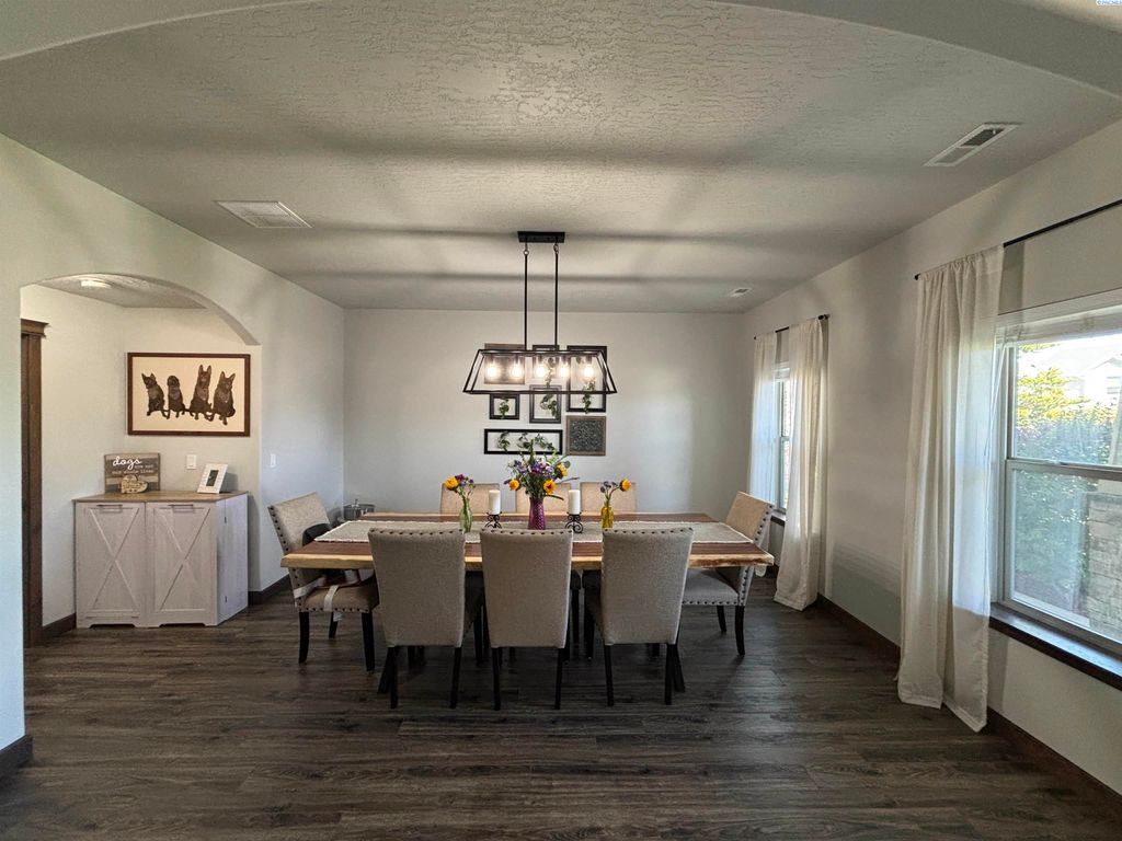 Photo of 845 SW Windy Point Ct, Pullman, WA 99163 (MLS # 292679)