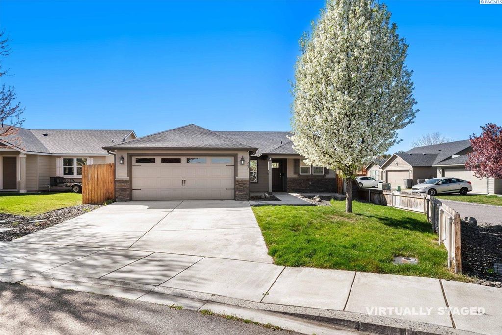 Photo of 765 N Williams St, Kennewick, WA 99336 (MLS # 291627)