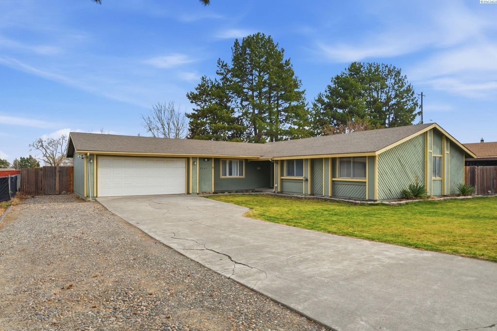 Photo of 2663 S Tacoma St, Kennewick, WA 99337 (MLS # 289815)