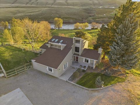 Photo of 34610 N Kendall Road Nw Rd, Benton City, WA 99320 (MLS # 291898)