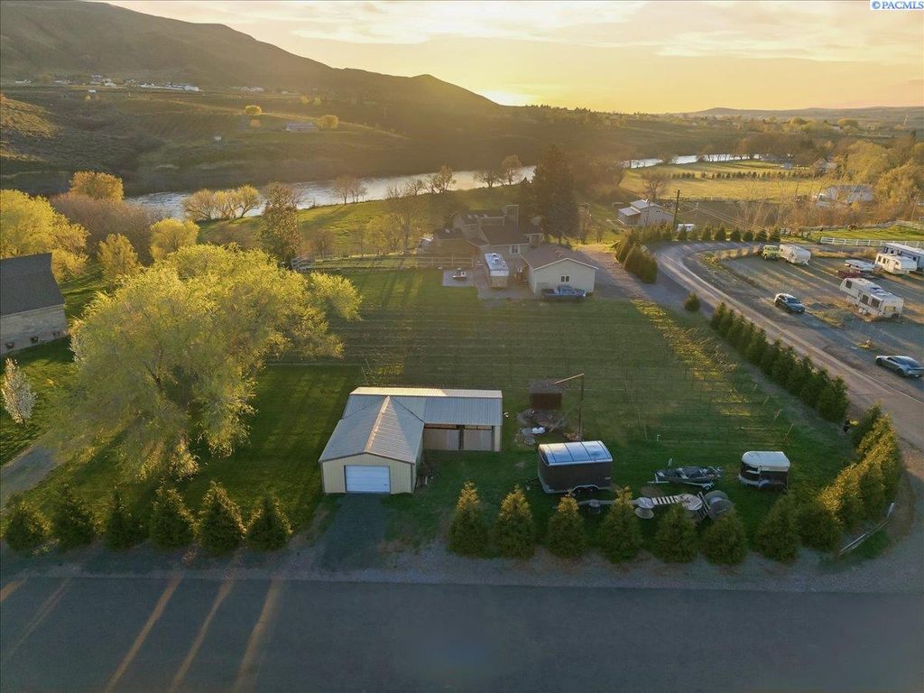 Photo of 34610 N Kendall Road Nw Rd, Benton City, WA 99320 (MLS # 291898)