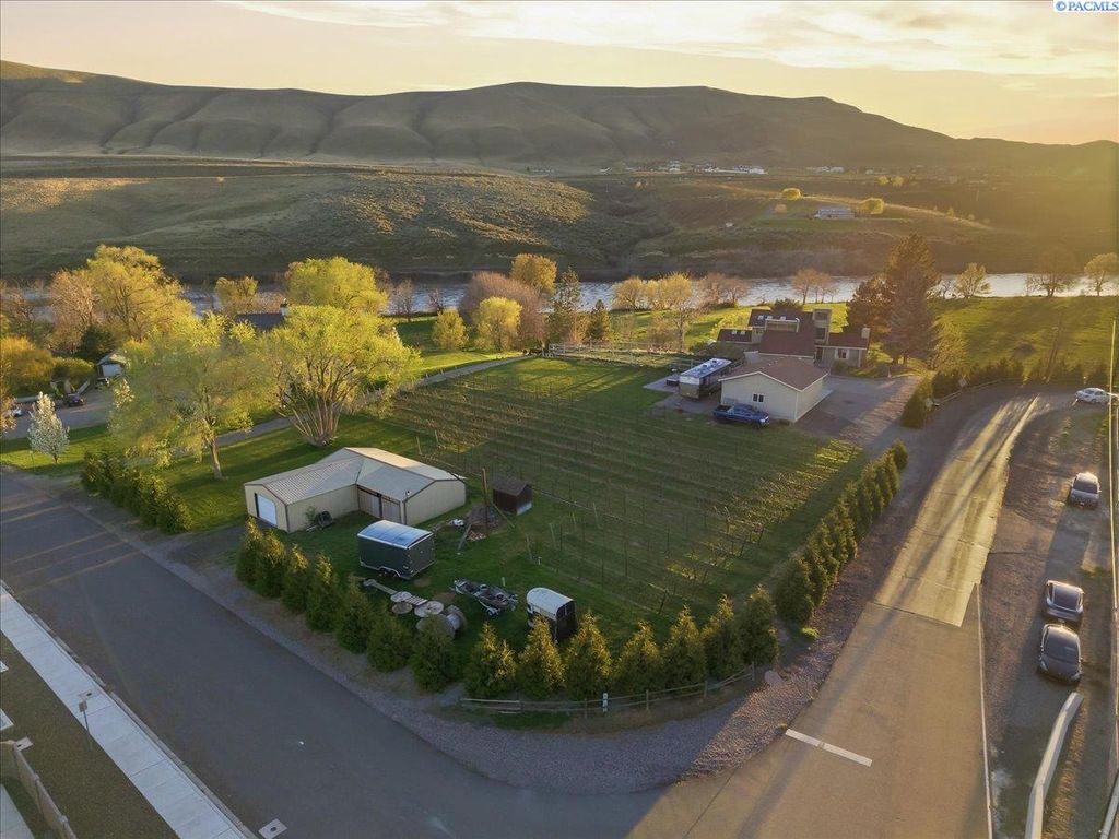 Photo of 34610 N Kendall Road Nw Rd, Benton City, WA 99320 (MLS # 291898)