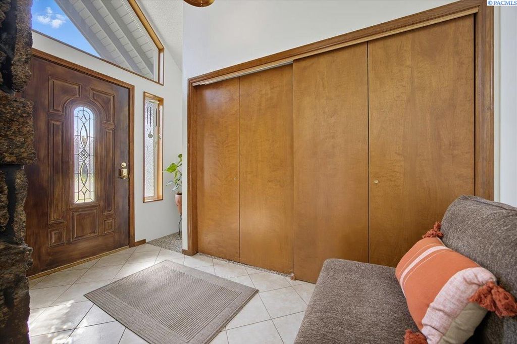 Photo of 1948 Cypress Pl, Richland, WA 99354 (MLS # 288012)