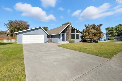 Photo of 1948 Cypress Pl, Richland, WA 99354 (MLS # 288012)