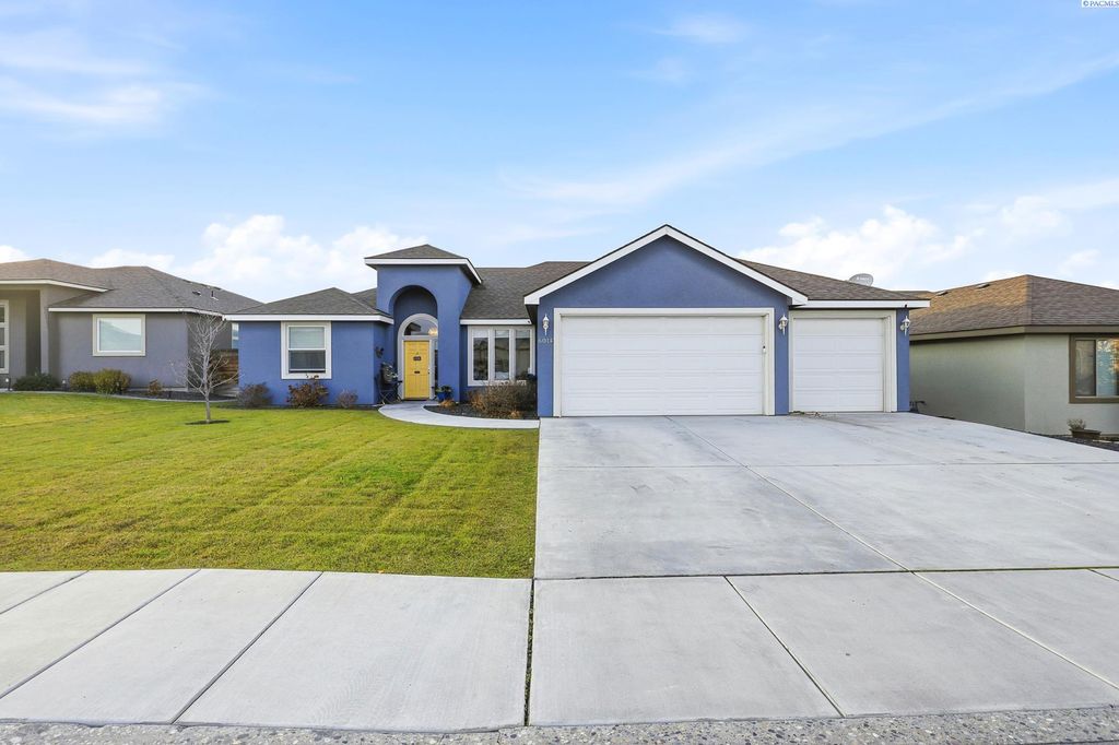Photo of 6014 Cotswold Lane, Pasco, WA 99301 (MLS # 289203)