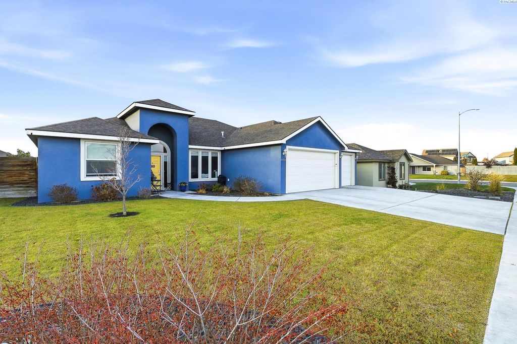 Photo of 6014 Cotswold Lane, Pasco, WA 99301 (MLS # 289203)