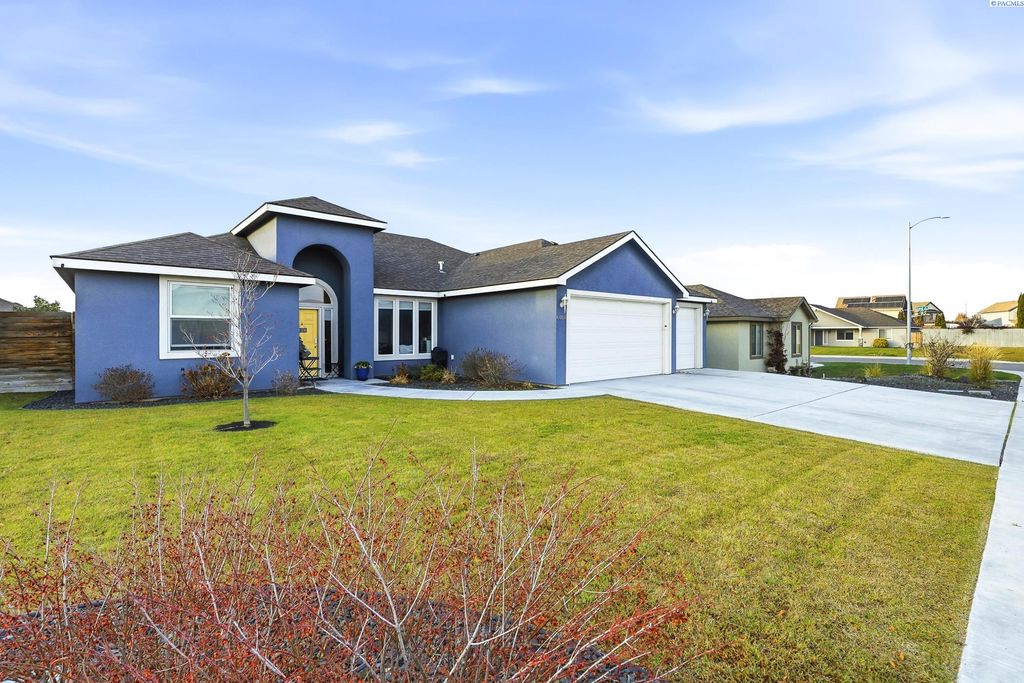 Photo of 6014 Cotswold Lane, Pasco, WA 99301 (MLS # 289203)