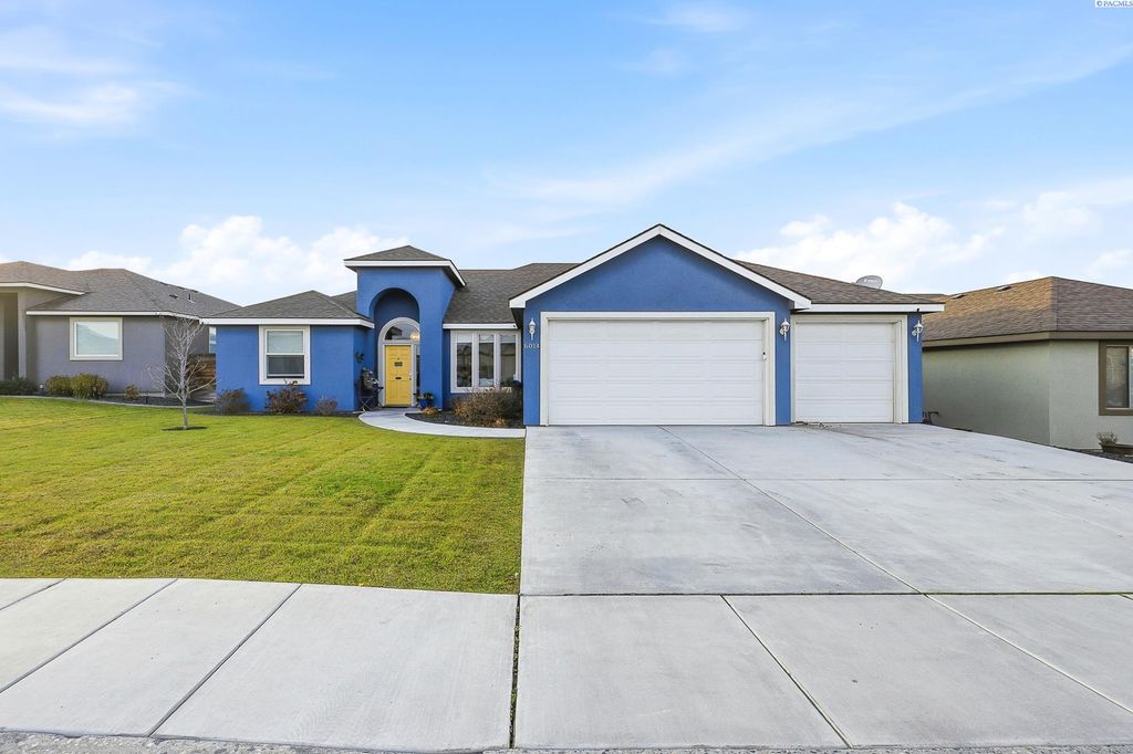 Photo of 6014 Cotswold Lane, Pasco, WA 99301 (MLS # 289203)