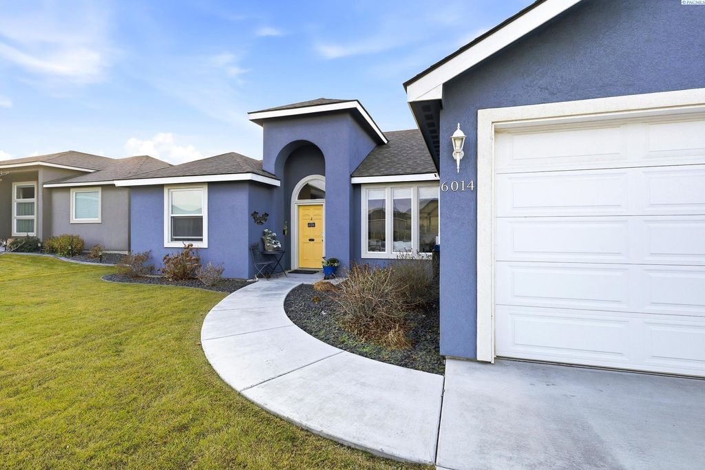 Photo of 6014 Cotswold Lane, Pasco, WA 99301 (MLS # 289203)