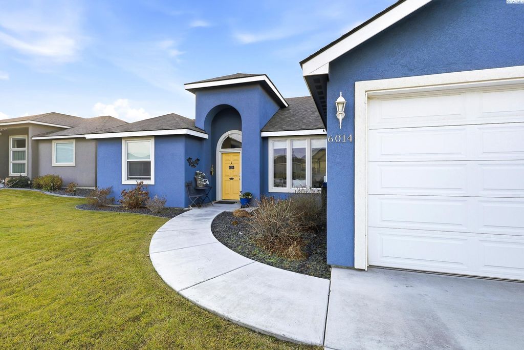 Photo of 6014 Cotswold Lane, Pasco, WA 99301 (MLS # 289203)