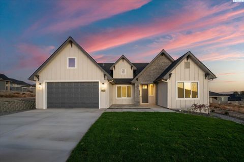 Photo of 2356 Upriver, Richland, WA 99352 (MLS # 287552)