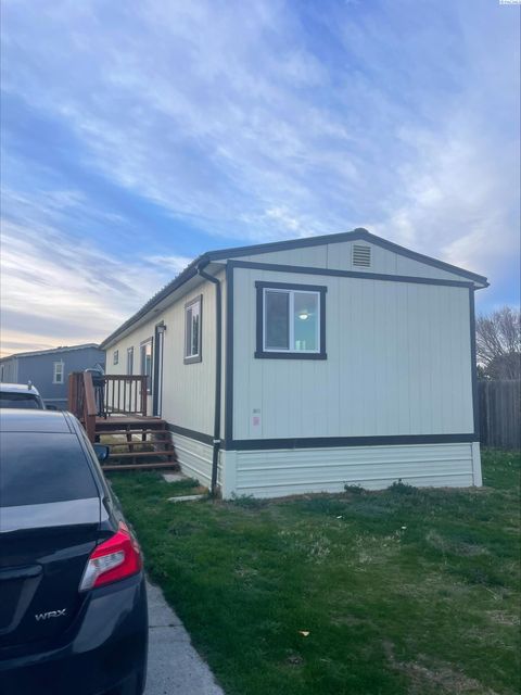 Photo of 3324 W 19th Ave #111, Kennewick, WA 99338 (MLS # 289122)