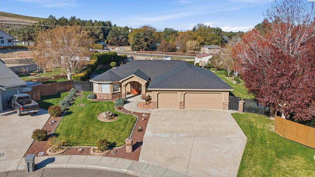 Photo of 7239 W 15th Ave, Kennewick, WA 99338 (MLS # 291750)