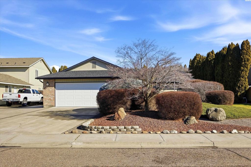 Photo of 5132 W Killdeer Ct, West Richland, WA 99353 (MLS # 290767)