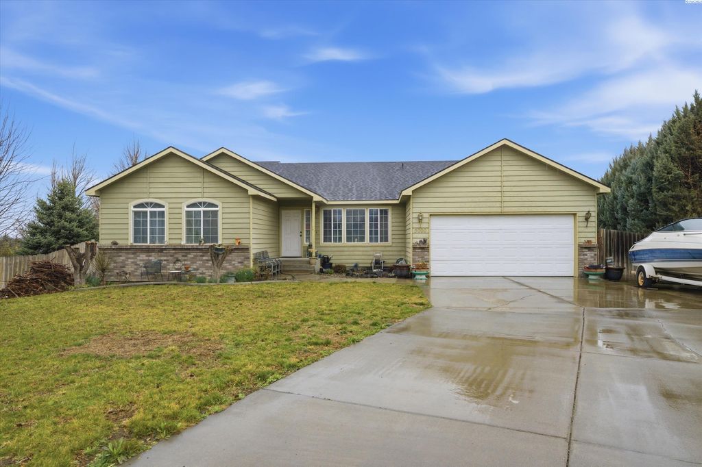 Photo of 5000 Milky Way, West Richland, WA 99353 (MLS # 290961)