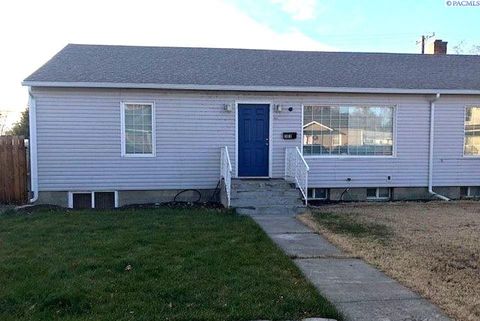 Photo of 303/305 Bernard, Richland, WA 99352 (MLS # 287667)