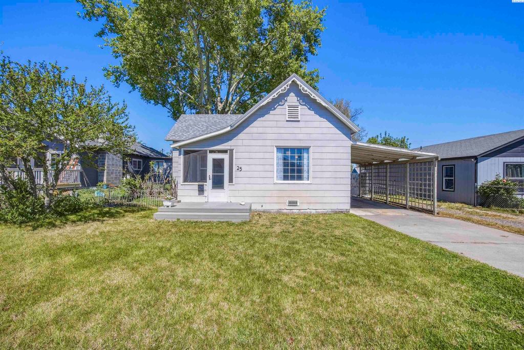 Photo of 25 E 3rd Ave, Kennewick, WA 99336 (MLS # 292586)