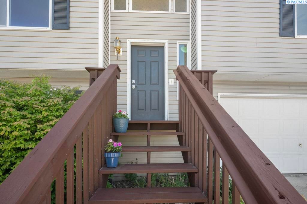 Photo of 1970 NW Ventura Ct, Pullman, WA 99163 (MLS # 290166)