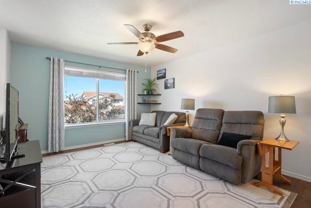 Photo of 1970 NW Ventura Ct, Pullman, WA 99163 (MLS # 290166)